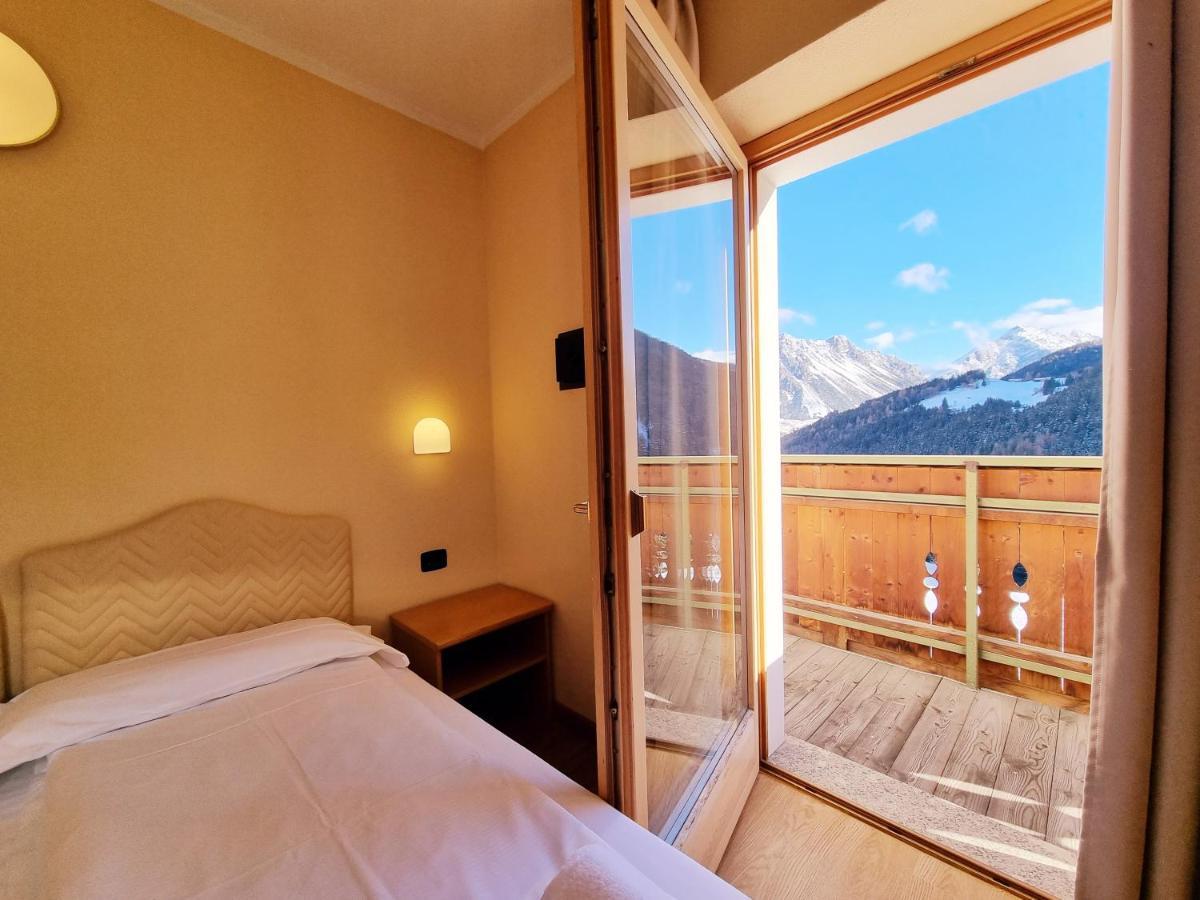 Hotel San Carlo, Tra Bormio E Livigno Isolaccia Bagian luar foto