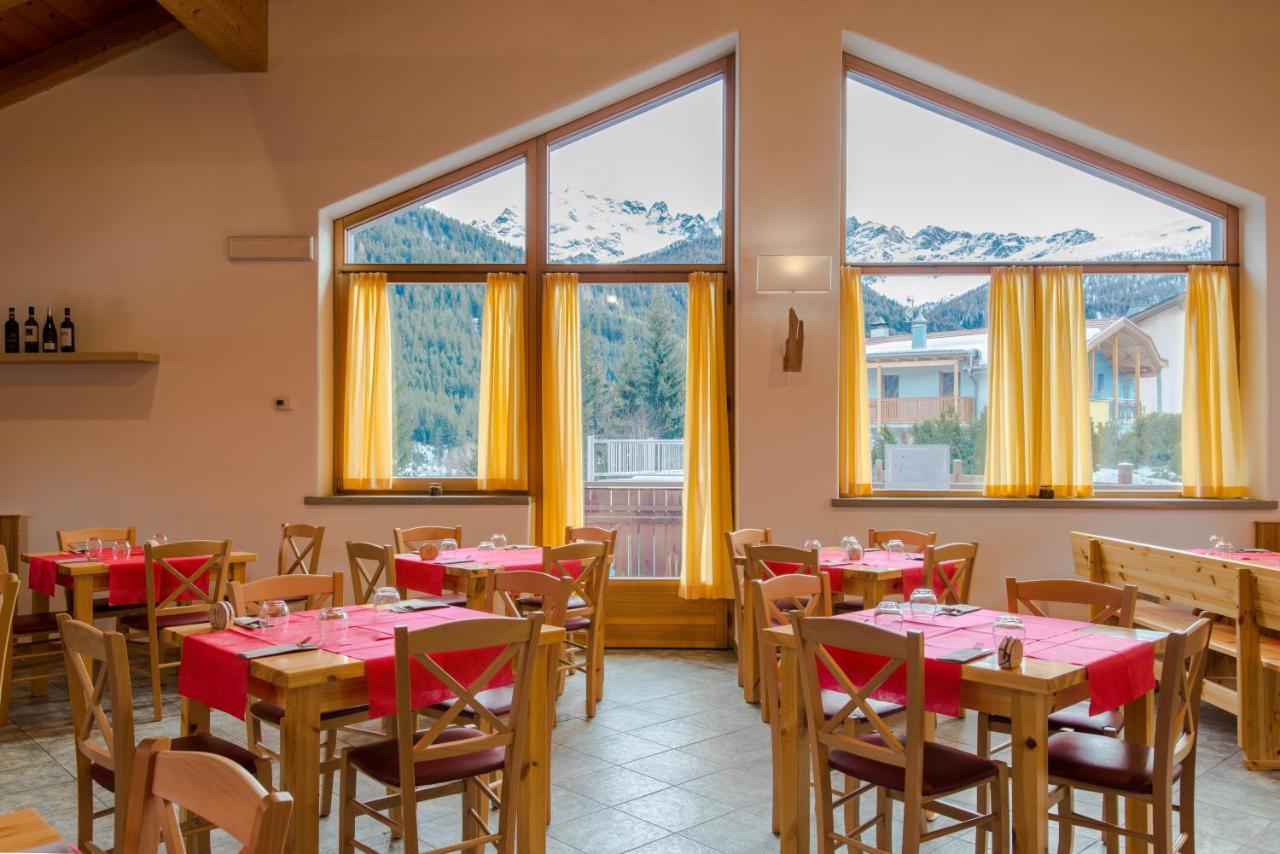 Hotel San Carlo, Tra Bormio E Livigno Isolaccia Bagian luar foto