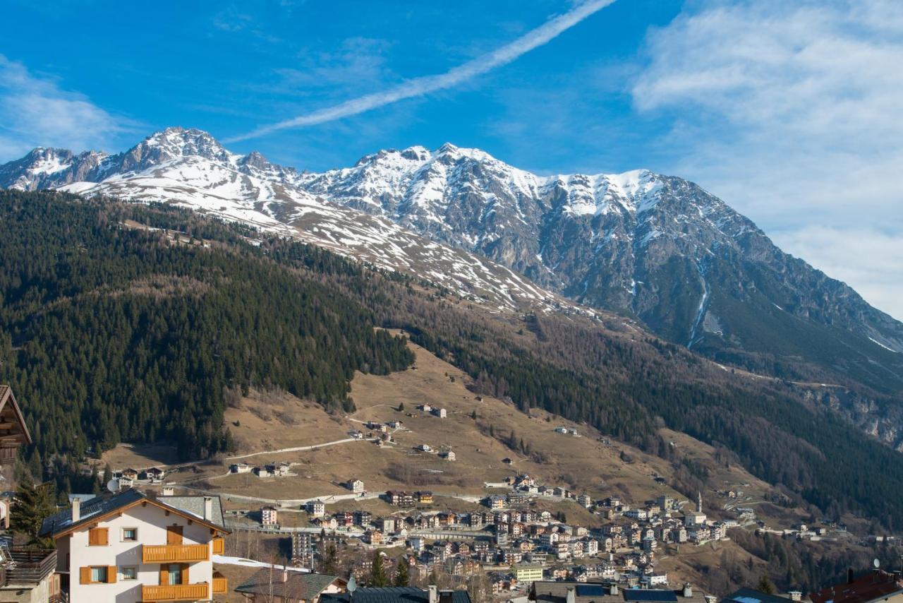 Hotel San Carlo, Tra Bormio E Livigno Isolaccia Bagian luar foto