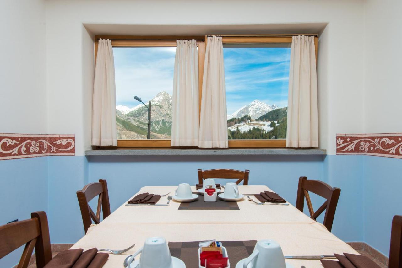 Hotel San Carlo, Tra Bormio E Livigno Isolaccia Bagian luar foto